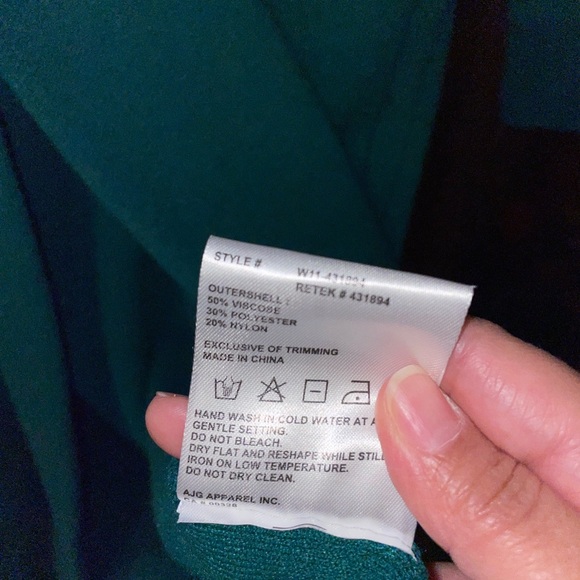 Beautiful green gently warm cardigan. - Picture 6 of 6